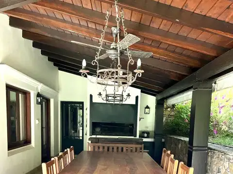 Casa 6 ambientes con 3 baños