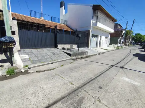 VENTA CASA 5 AMB | COCHERA DOBLE | TERRAZA