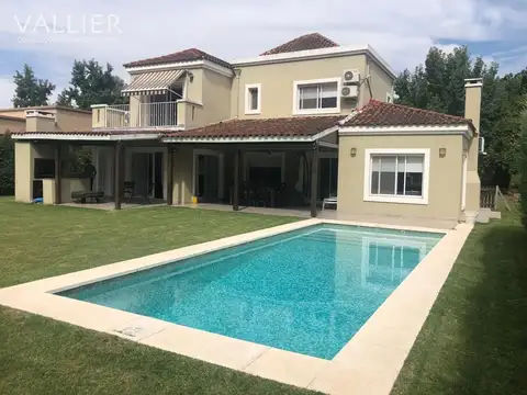 Casa 5 ambientes con 4 baños