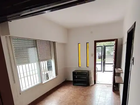 Depto Tipo Casa en Alquiler en Berazategui, $ 800.000