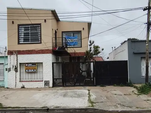 ALQUILER – CASA EN PLANTA BAJA CON GARAGE, QUINCHO Y PATIO