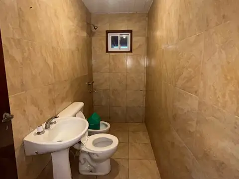 Casa 2 ambientes con 2 baños