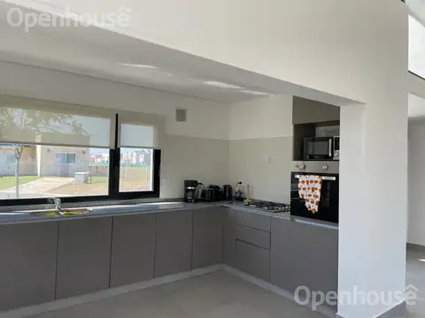 Casa 5 ambientes con 2 baños