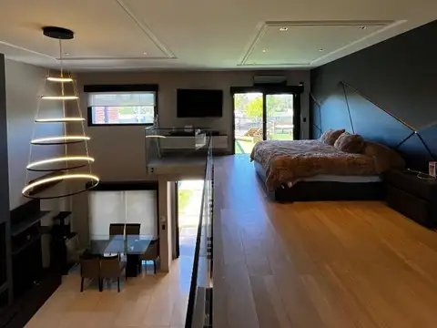 Casa en Venta con 3 cocheras