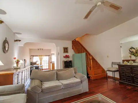 Casa 5 ambientes con 2 baños