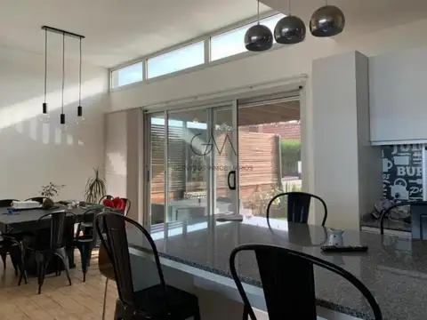 Casa en Alquiler de 3 dormitorios