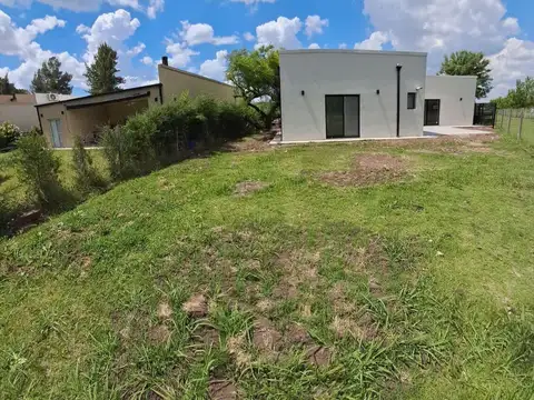 Casa en venta - 3 Dormitorios 3 Baños - Pilar del Este