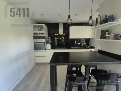 Casa en Venta con 4 cocheras