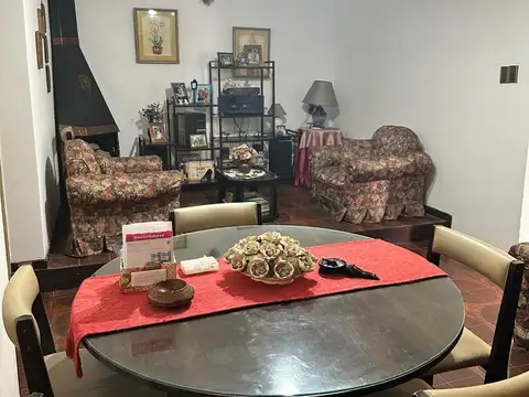 Venta PH 4 Amb. en 2 Ptas. en Ramos Mejía -  Muy Buen Estado  C/2 patios