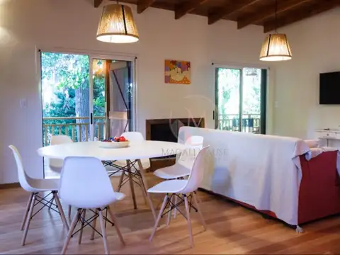Casa 4 ambientes con 2 baños