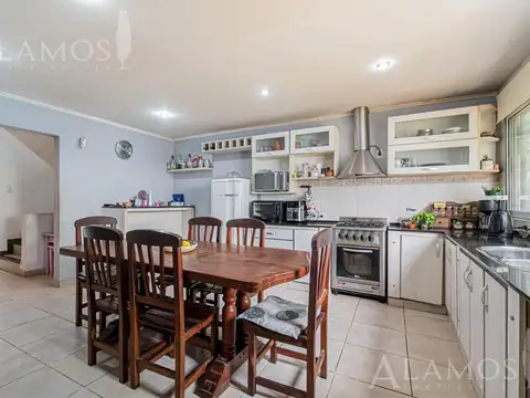 VENTA CASA 5 AMBIENTES MORON