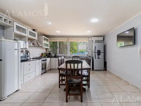 VENTA CASA 5 AMBIENTES MORON