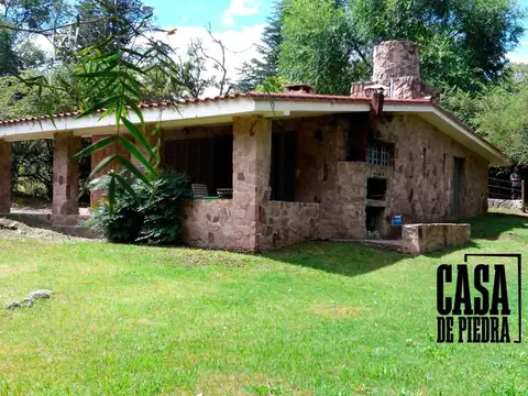 CASA EN VENTA EN CUESTA BLANCA, 3 DORM. GRAN PATIO Y PILETA!