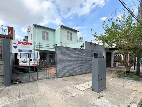 VENTA- Multifamiliar 6 ambientes c/patio y jardin 