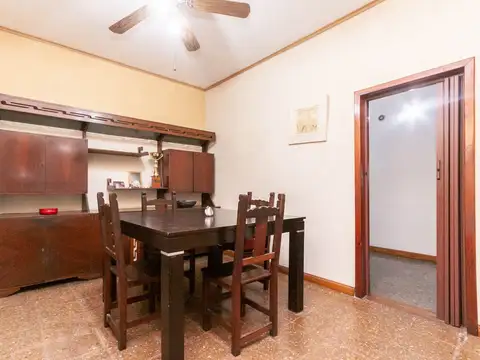 Casa 5 ambientes con 2 baños