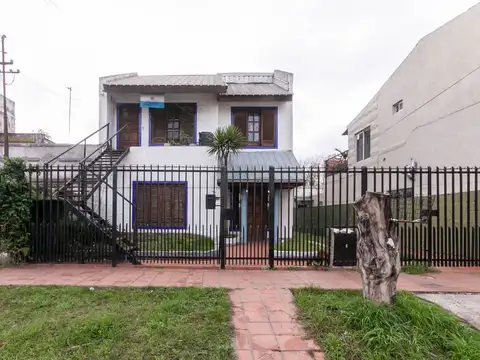 VENTA VIVIENDA MULTIFAMILIAR GARAGE PATIO LANUS