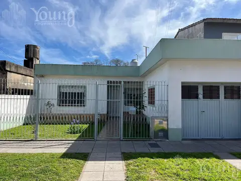 Casa 3 ambientes con patio, jardín y parrilla en venta en Quilmes
