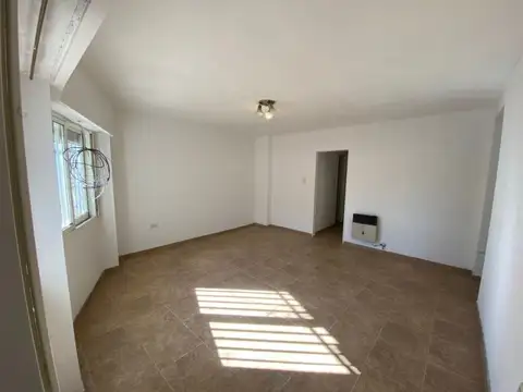 Depto Tipo Casa en Alquiler en Centro, $ 600.000