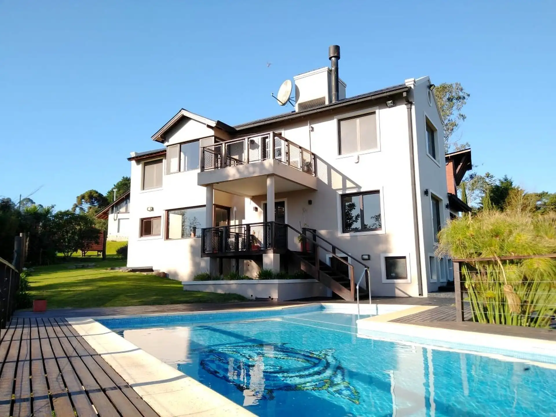 Chalet 5 amb. con piscina y parque- Sierras de los Padres
