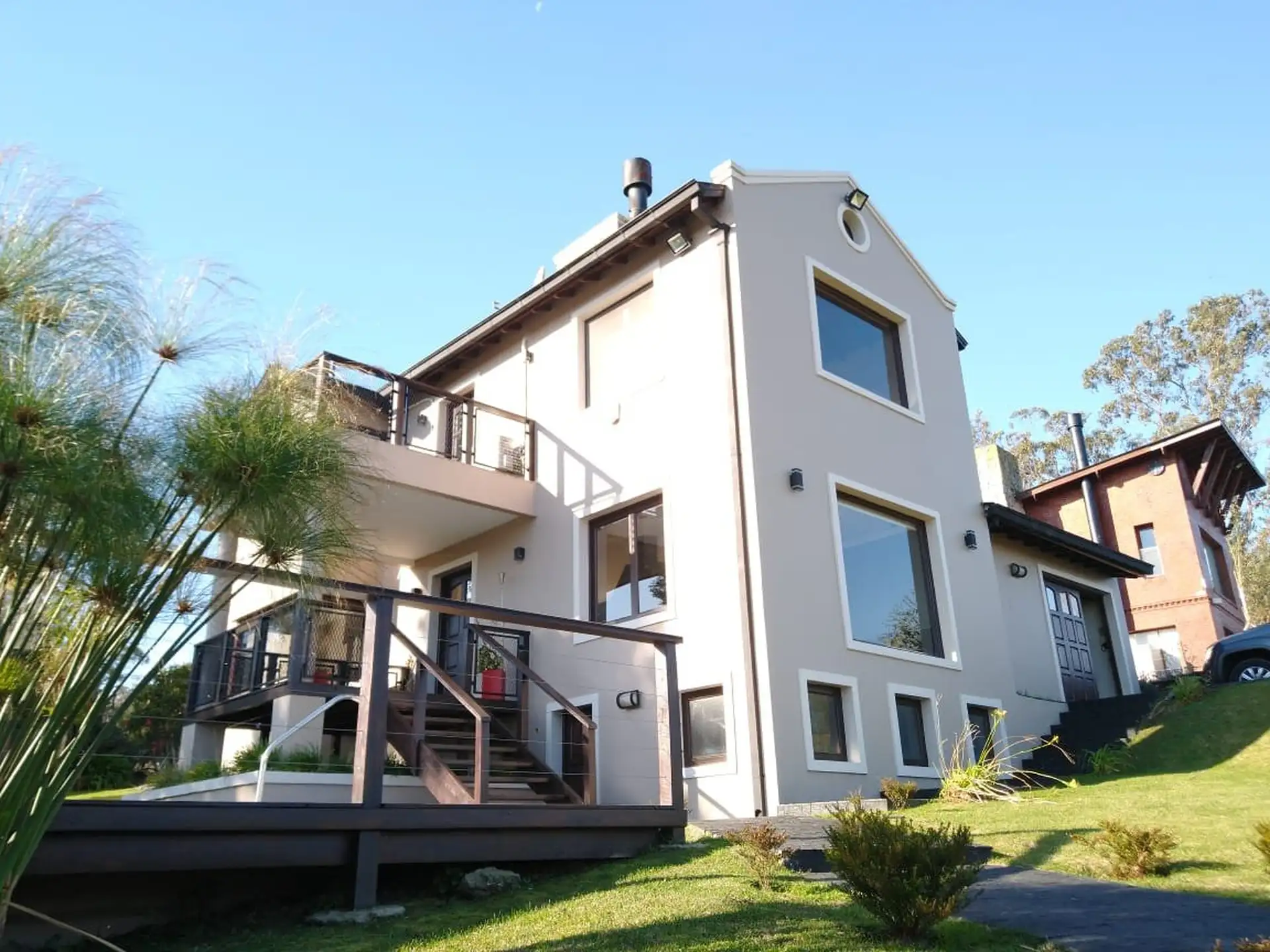 Chalet 5 amb. con piscina y parque- Sierras de los Padres