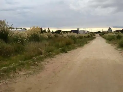 Tres Arroyos e/ Tucumán y Santa Fe