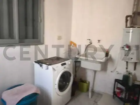 VENTA CASA 3 DORMITORIOS A METROS DE VELEZ SARFIELD