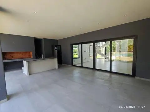 Casa 5 ambientes con 3 baños