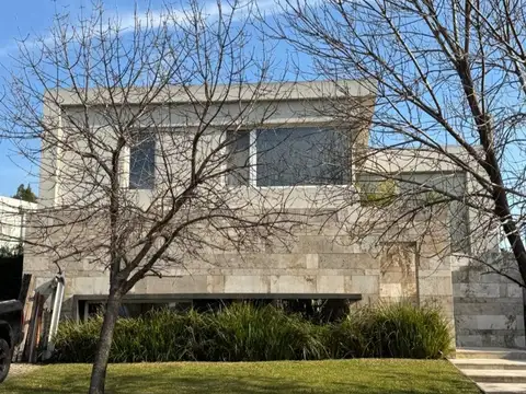 Casa AMOBLADA en ALQUILER anual en EXCLUSIVA