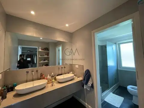 Casa 4 ambientes con 3 baños