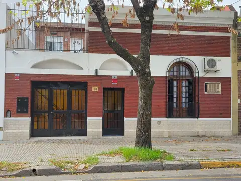 VENTA CASA 5 AMB-COCHERA-PATIO-TERRAZA-PARRILLA
