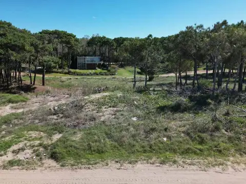 LOTE VENTA VILLA ROBLES BARRIO BRISAS