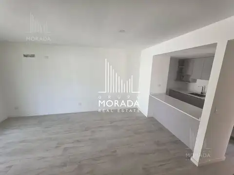Casa en Alquiler con 2 cocheras
