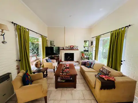 Casa 5 ambientes en Don Torcuato, en alquiler.