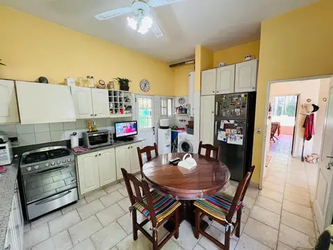 Casa 5 ambientes en Don Torcuato, en alquiler.