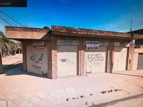 CASA 3 AMBIENTES Y 3 LOCALES, VENTA EN BLOK.-