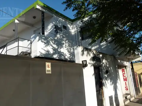 Casa 10 ambientes con 2 baños