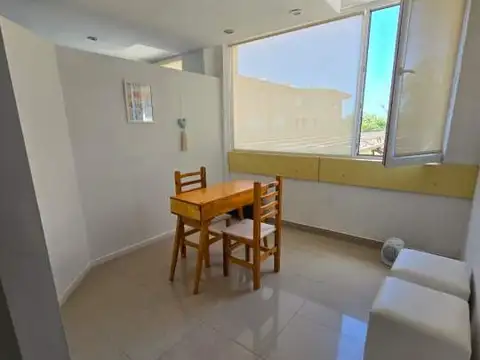 En Pinamar | Dpto ideal oficina!