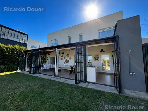 Casa en Alquiler en El Cantón, USD 2.800
