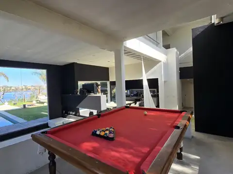 Casa 5 ambientes con 3 baños