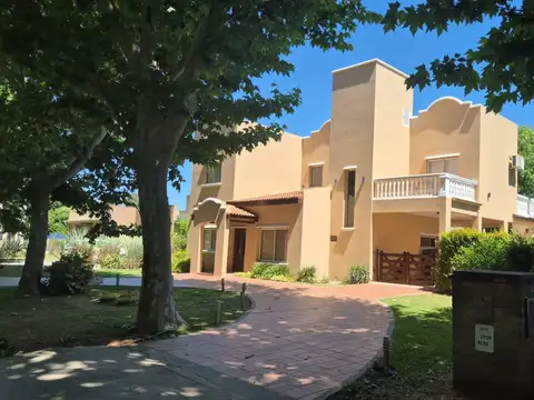 Casa en Venta al Este