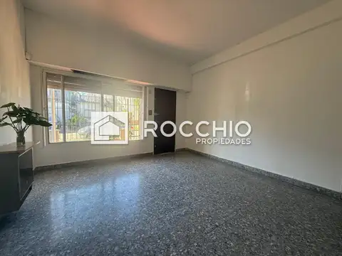 Casa en Alquiler con 3 cocheras