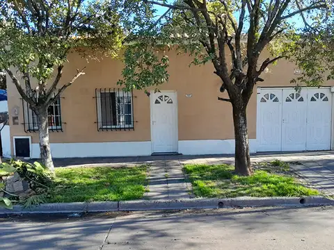 LINDÍSIMA CASA A 1 CUADRA DE LA AVDA. HIPÓLITO YRIGOYEN