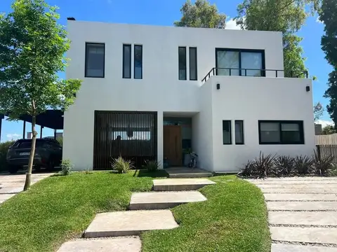 Casa en alquiler temporario en Santa Lucia, Pilar del Este - 4 Ambientes