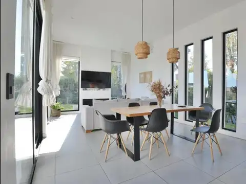 Casa en Alquiler de 3 dormitorios