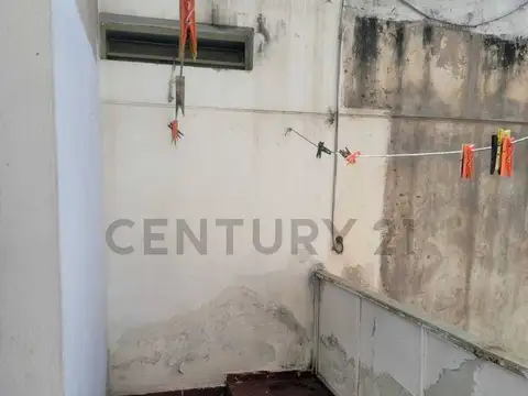 Piso completo en venta frente a Plaza Colón