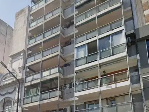 Piso completo en venta frente a Plaza Colón