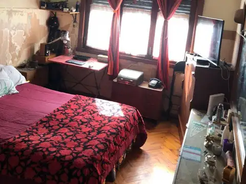 EN VENTA HERMOSA CASA DE 4 AMBIENTES 3 DORMITORIOS, 2 BAÑOS COMPLETOS, PATIO, PARRILLA - FICHA 10116