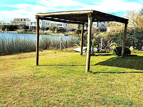 Casa frente a la laguna en San Benito - Alquiler Temporal