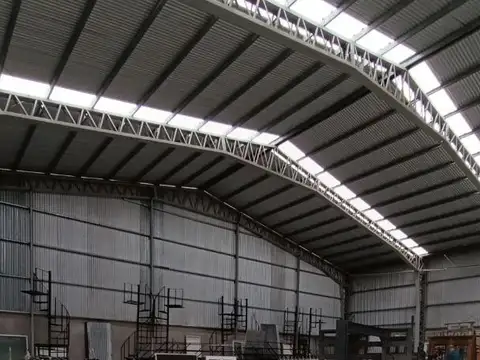 GALPON EN VENTA, ESQUINA COMERCIAL E INDUSTRIAL.