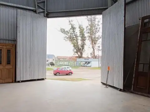GALPON EN VENTA, ESQUINA COMERCIAL E INDUSTRIAL.